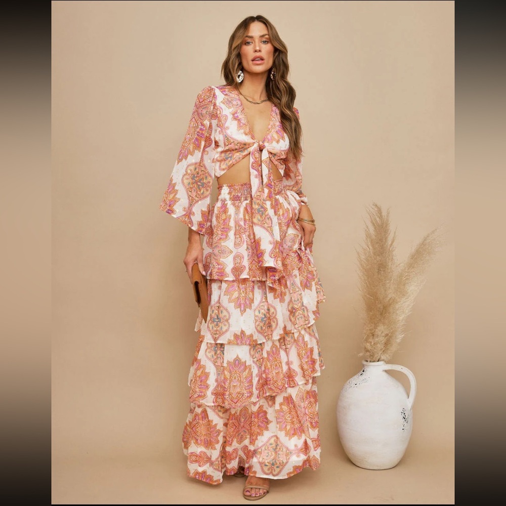 Flying Tomato Paisley Metallic
Tiered Maxi Skirt